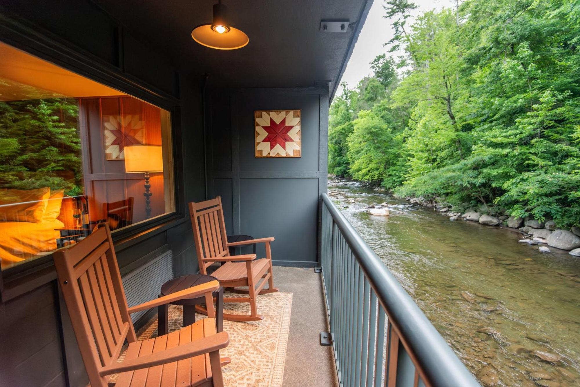 Historic Rocky Waters Inn, A Small Luxury Hotel Gatlinburg Esterno foto