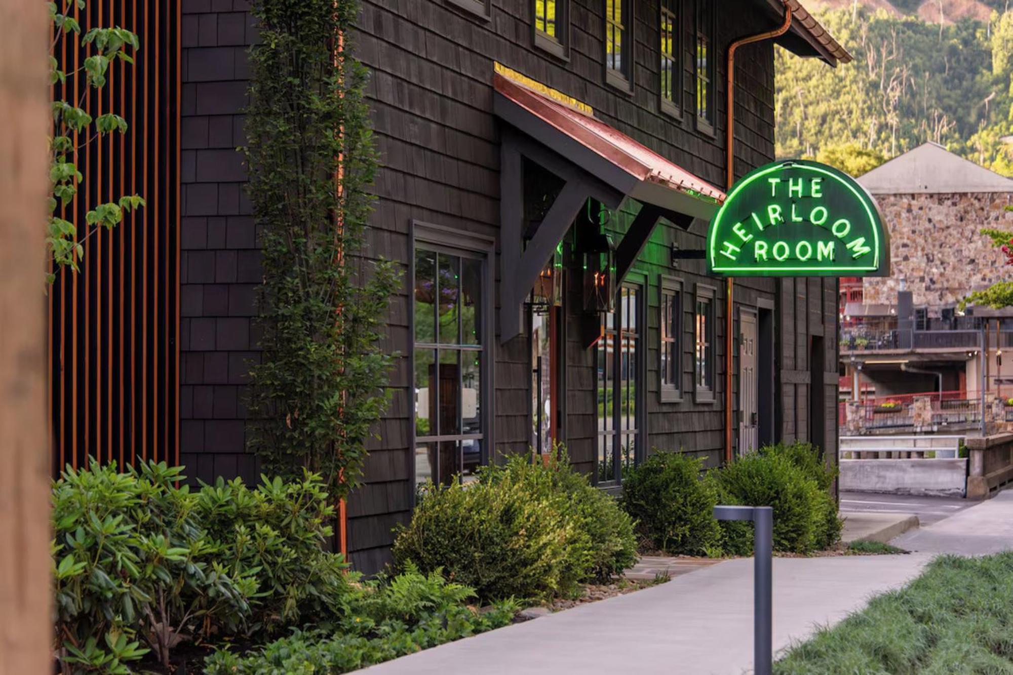 Historic Rocky Waters Inn, A Small Luxury Hotel Gatlinburg Esterno foto